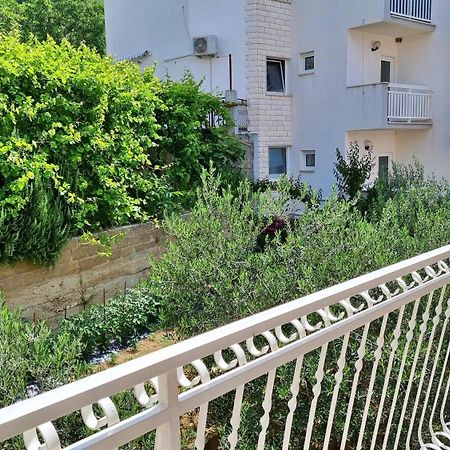 Apartments Mandalinic Омиш Экстерьер фото