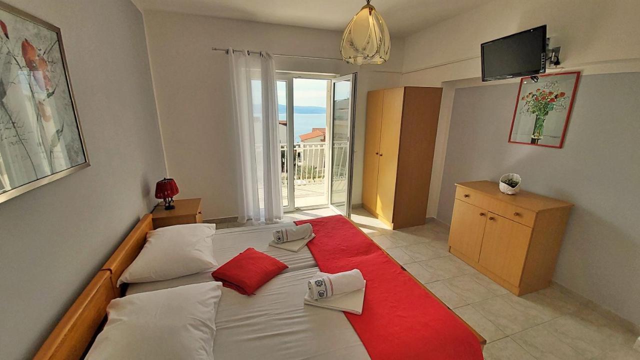 Apartments Mandalinic Омиш Экстерьер фото