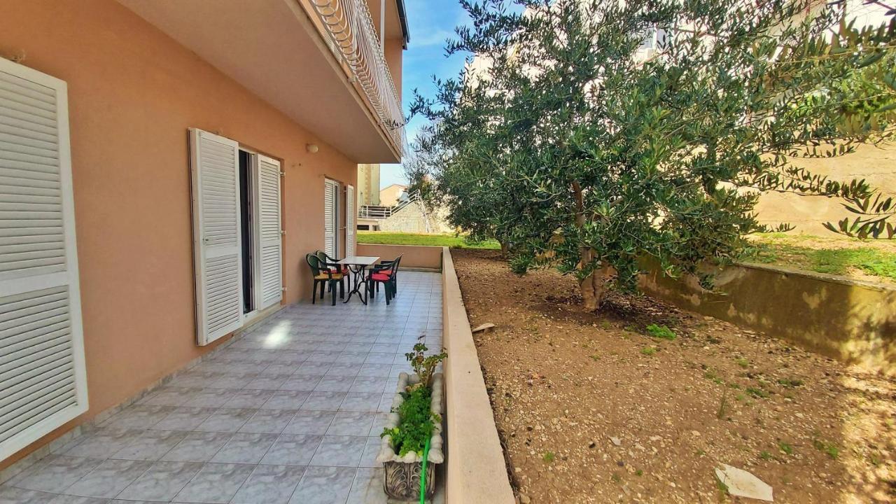Apartments Mandalinic Омиш Экстерьер фото