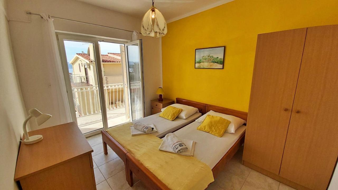Apartments Mandalinic Омиш Экстерьер фото