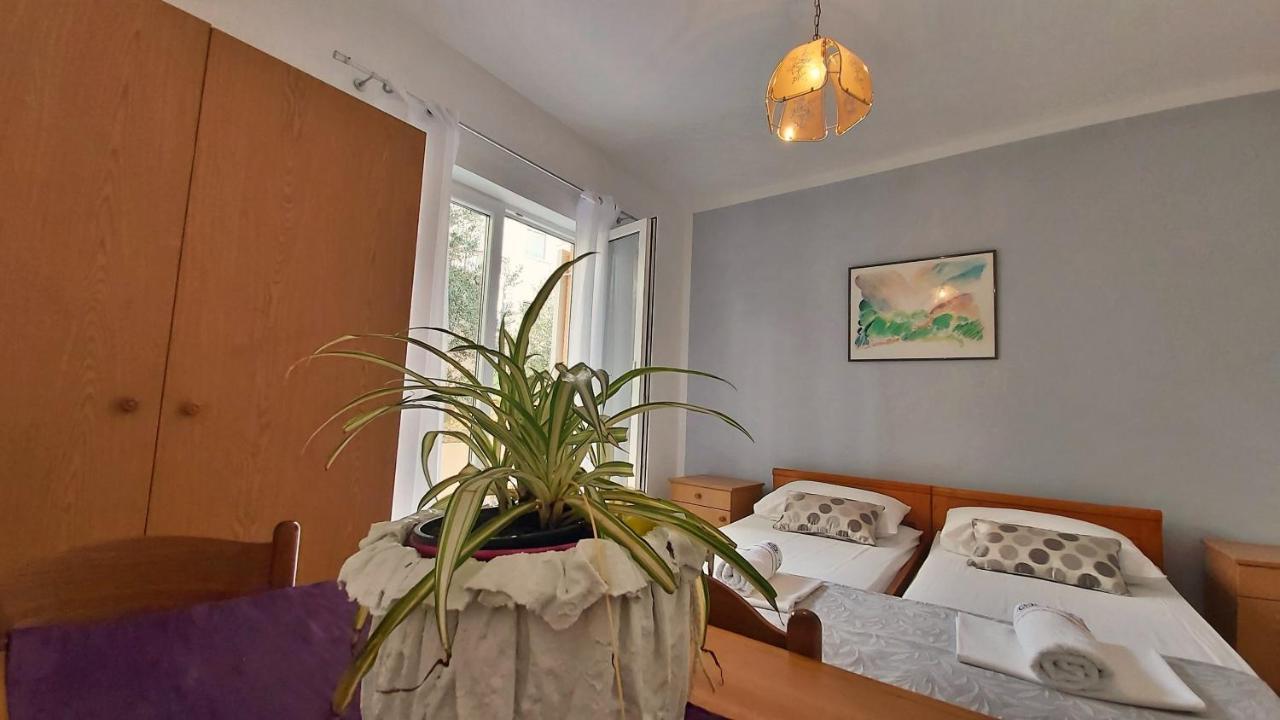 Apartments Mandalinic Омиш Экстерьер фото