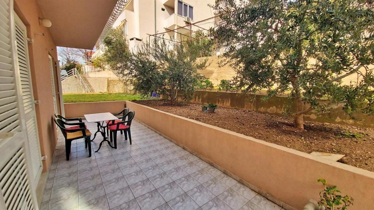 Apartments Mandalinic Омиш Экстерьер фото