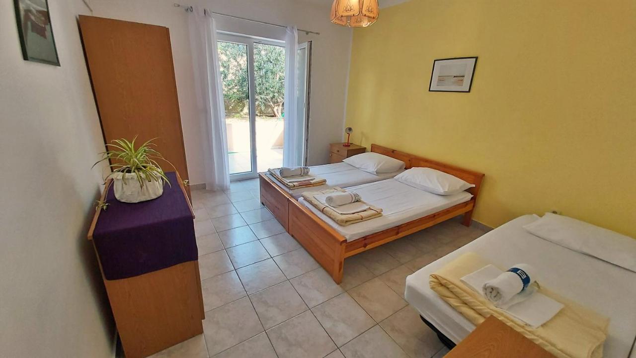 Apartments Mandalinic Омиш Экстерьер фото