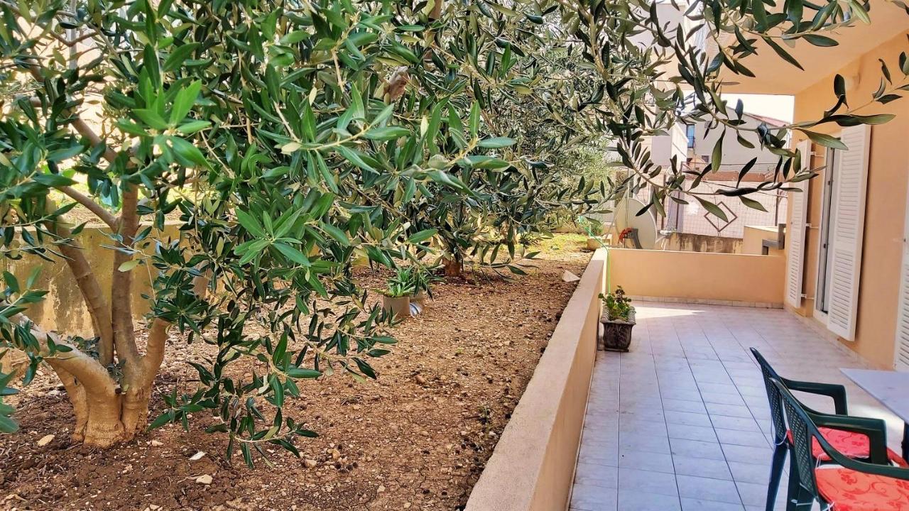 Apartments Mandalinic Омиш Экстерьер фото
