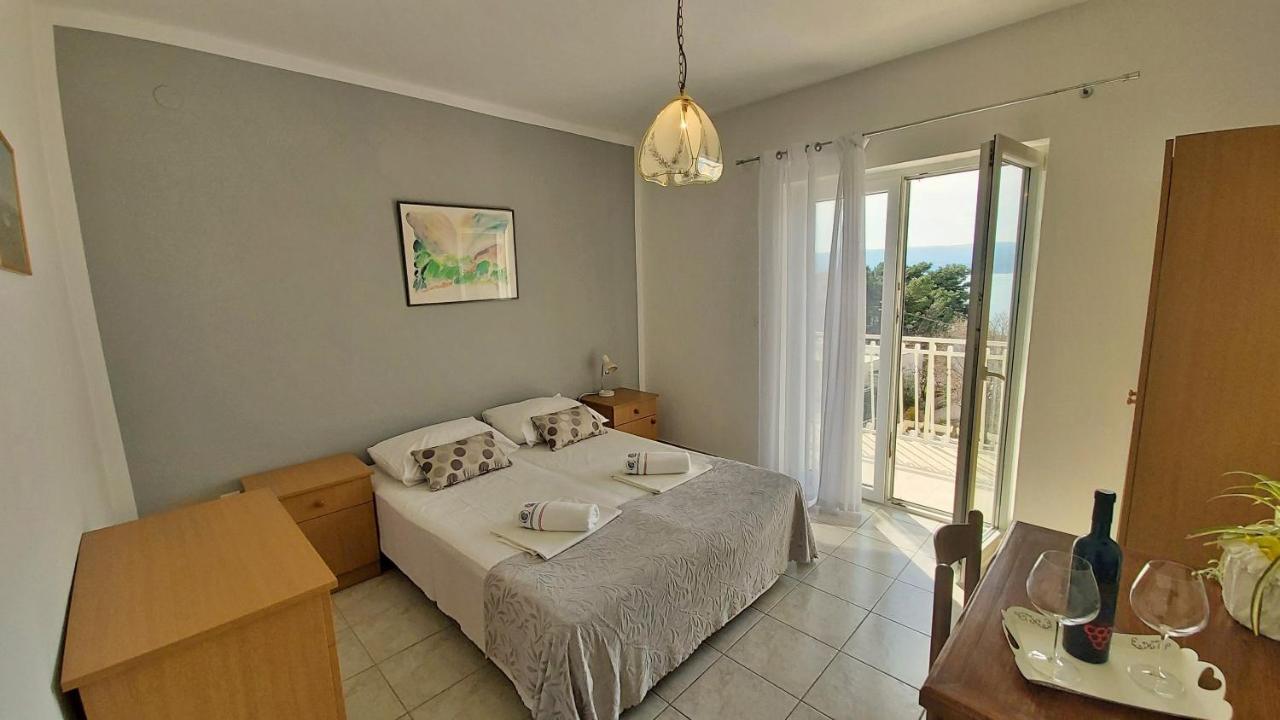 Apartments Mandalinic Омиш Экстерьер фото