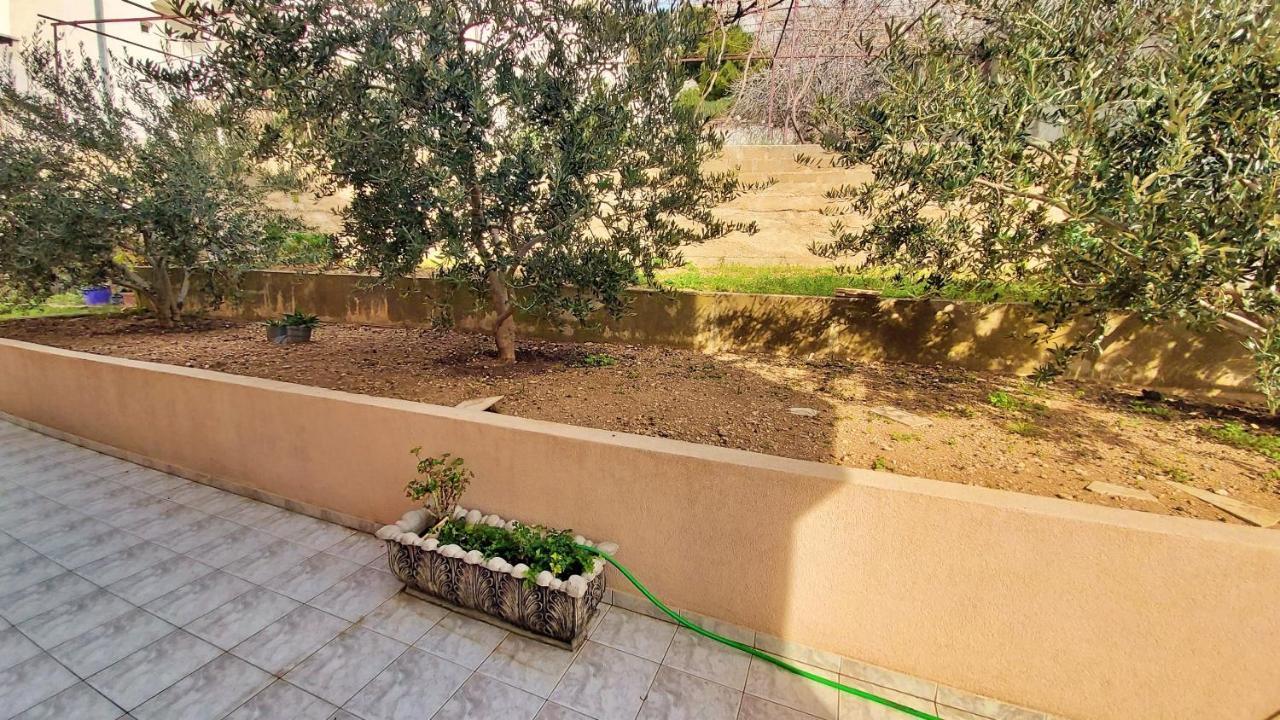 Apartments Mandalinic Омиш Экстерьер фото