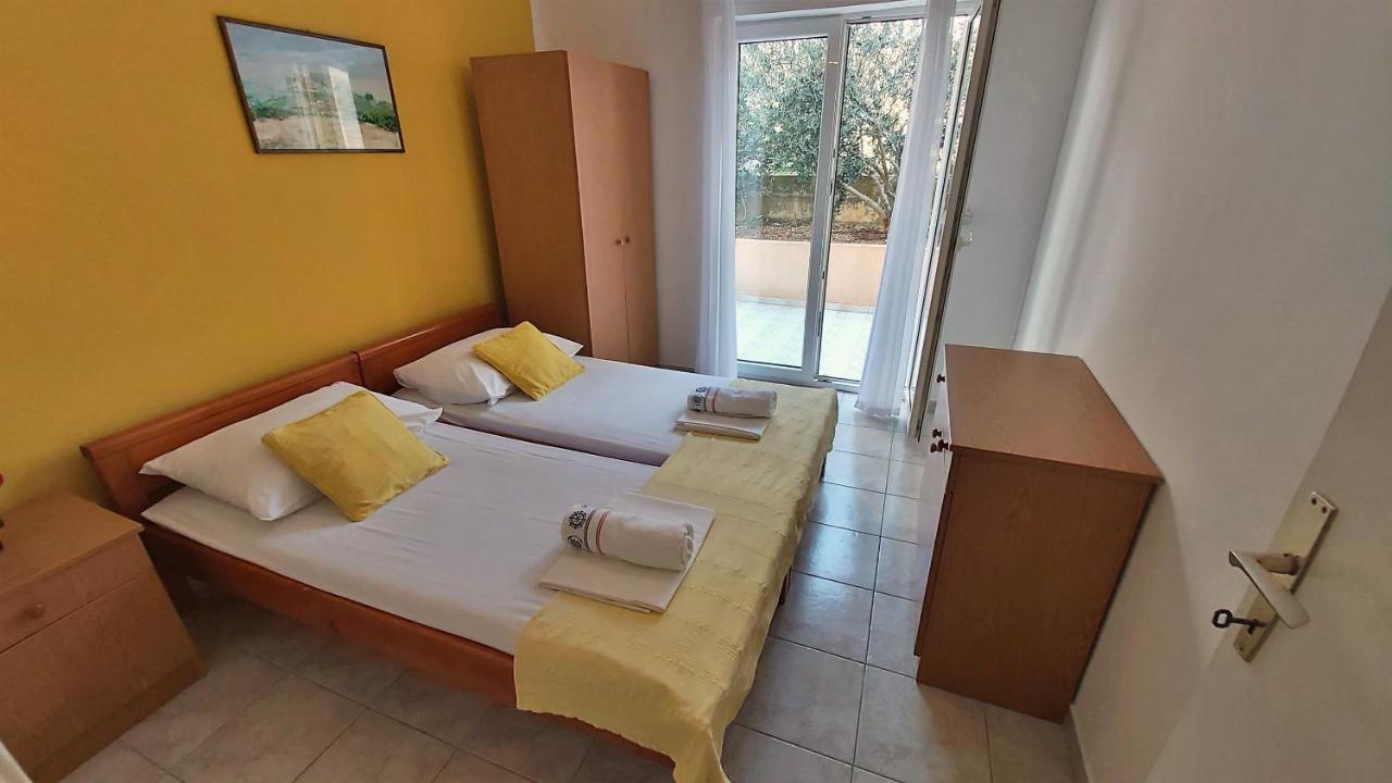 Apartments Mandalinic Омиш Экстерьер фото