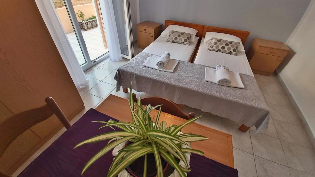 Apartments Mandalinic Омиш Экстерьер фото