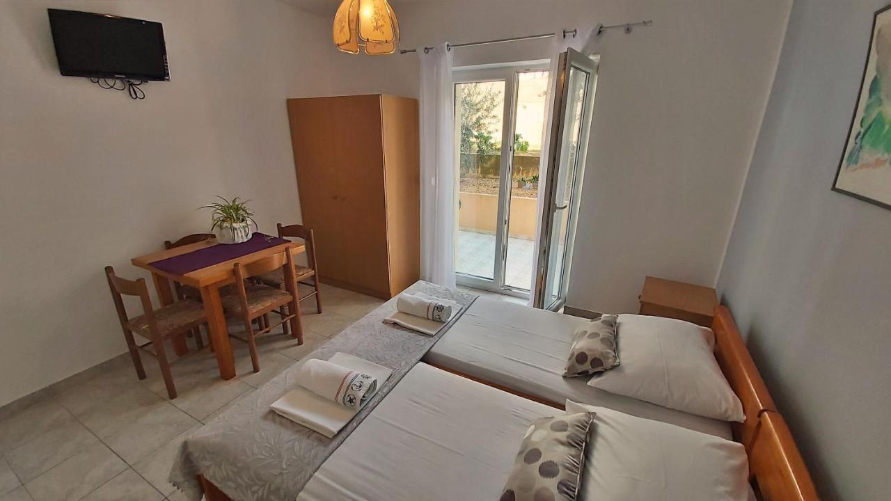 Apartments Mandalinic Омиш Экстерьер фото