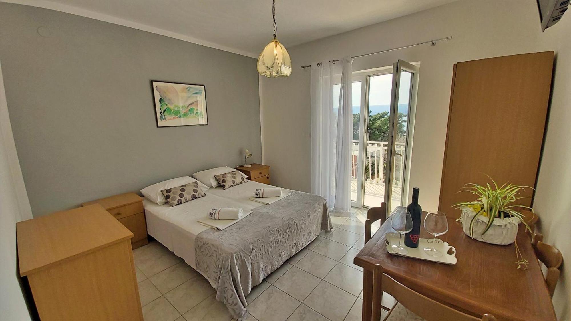 Apartments Mandalinic Омиш Экстерьер фото