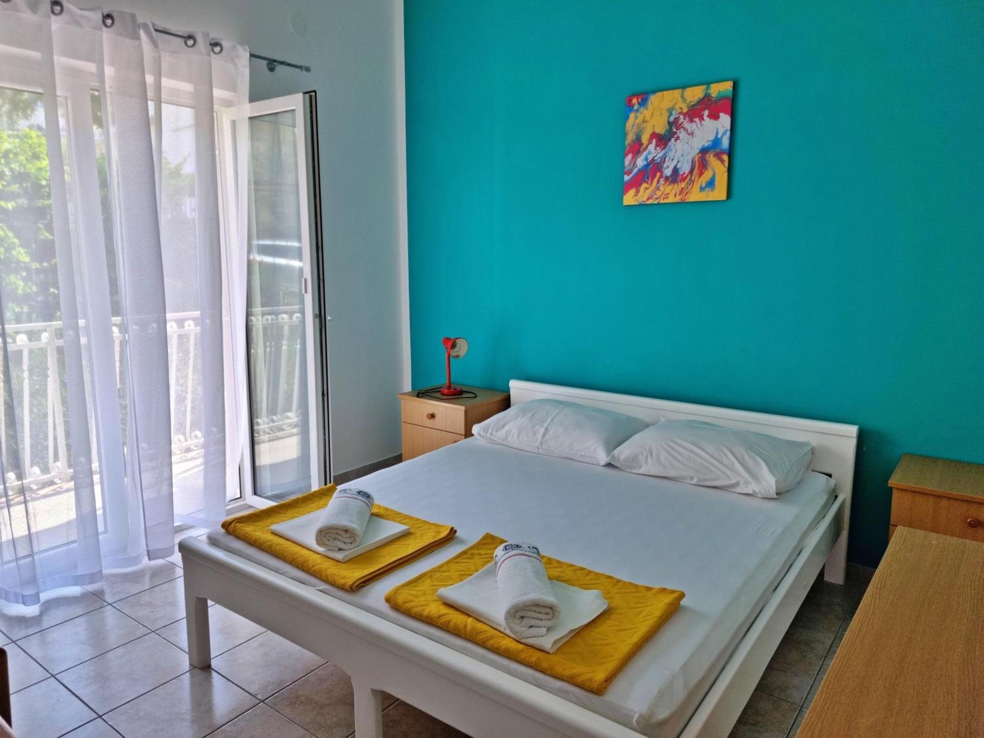 Apartments Mandalinic Омиш Экстерьер фото