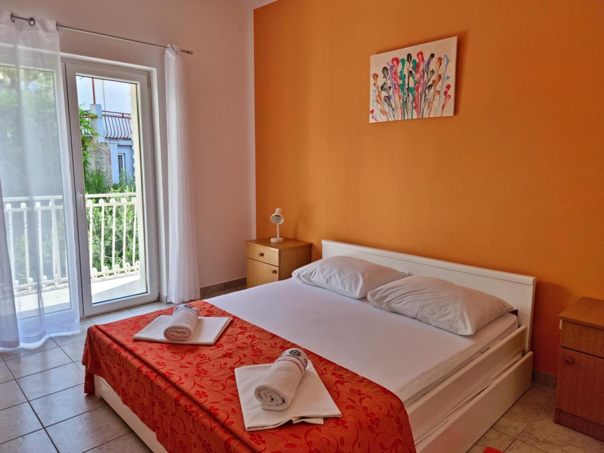 Apartments Mandalinic Омиш Экстерьер фото