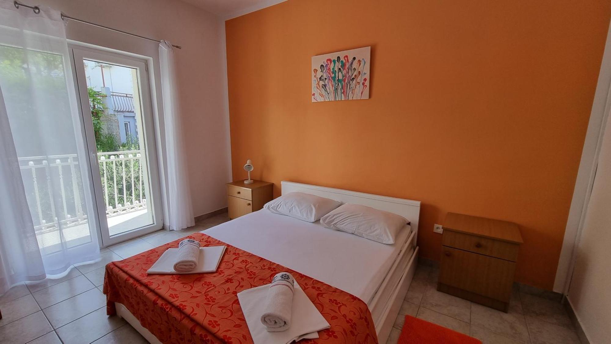 Apartments Mandalinic Омиш Экстерьер фото