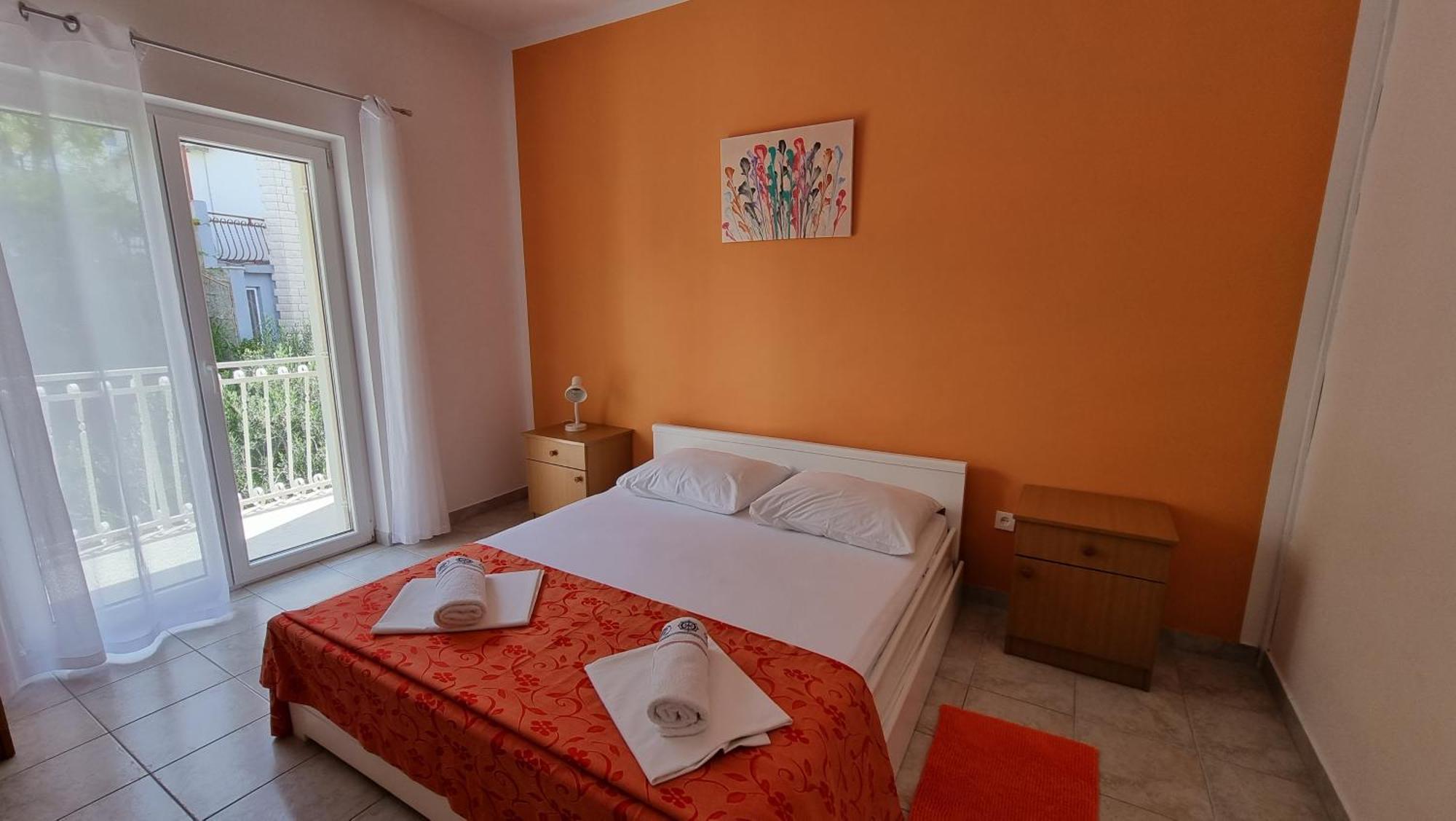 Apartments Mandalinic Омиш Экстерьер фото