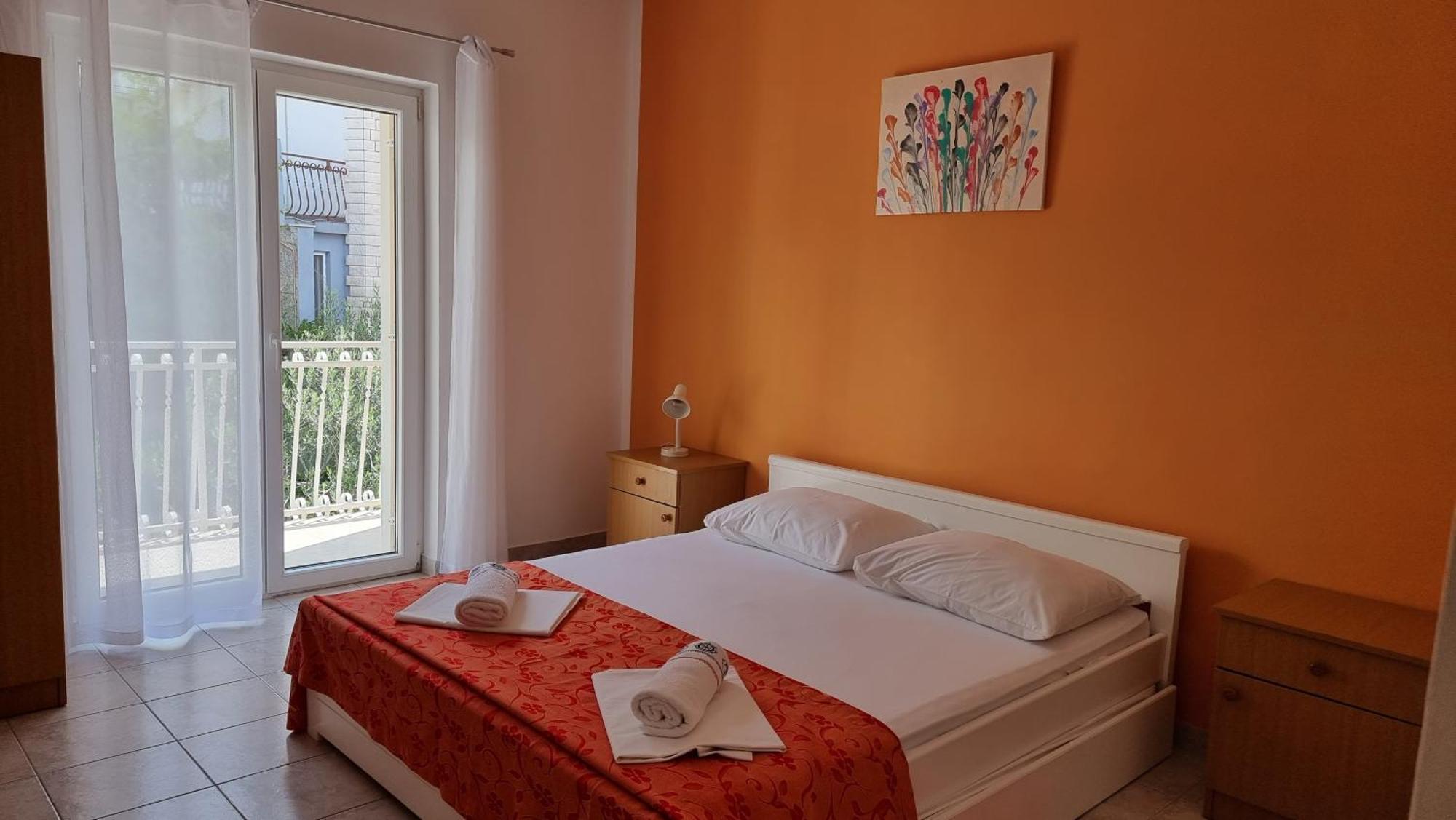 Apartments Mandalinic Омиш Экстерьер фото